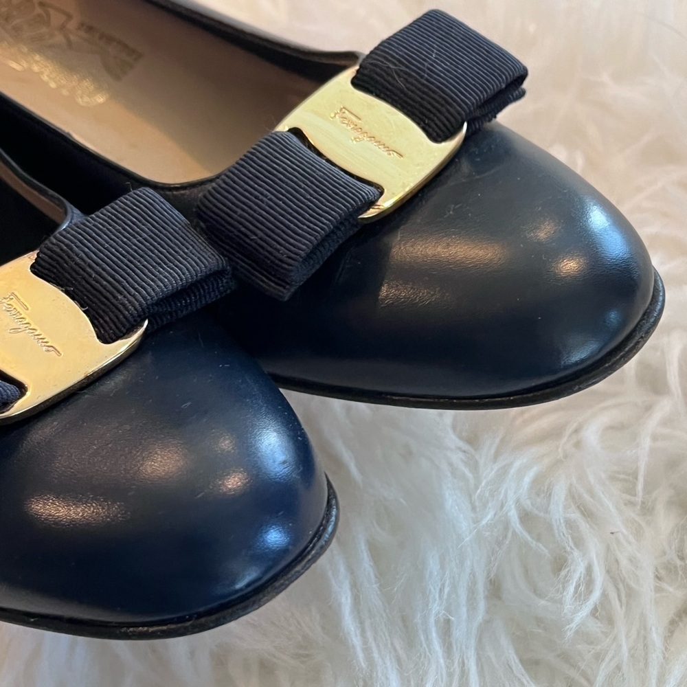 VTG Salvatore Ferragamo Women’s 9.5 3A Narrow/Slim Navy Blue Vara Leather Pumps - Picture 7 of 11